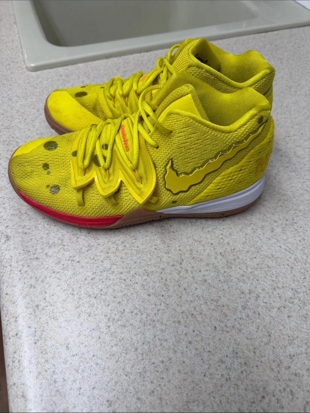 Nike Kyrie 5 x SpongeBob SquarePants